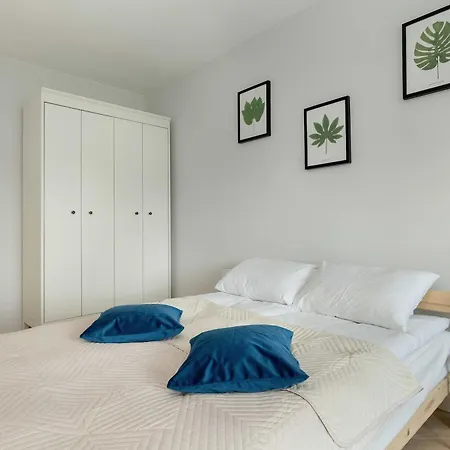 Seaside Family Apartment 8 Guests Walk To Beach By Noclegi Renters Апартаменты *