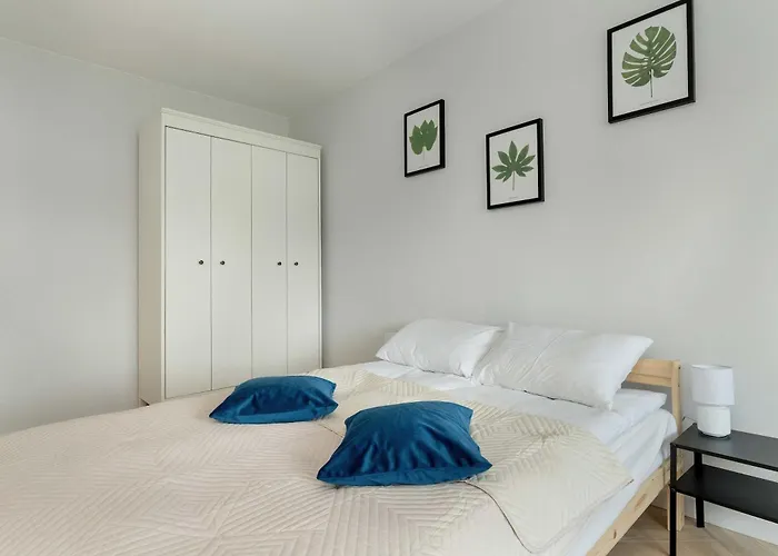 Seaside Family Apartment 8 Guests Walk To Beach By Noclegi Renters Апартаменты *