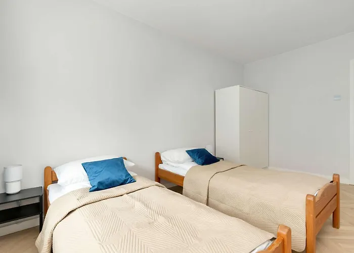 Seaside Family Apartment 8 Guests Walk To Beach By Noclegi Renters