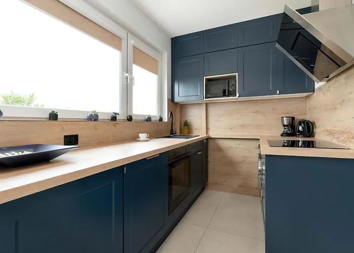 Seaside Family Apartment 8 Guests Walk To Beach By Noclegi Renters Апартаменты