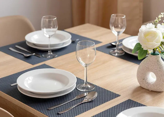 Seaside Family Apartment 8 Guests Walk To Beach By Noclegi Renters *